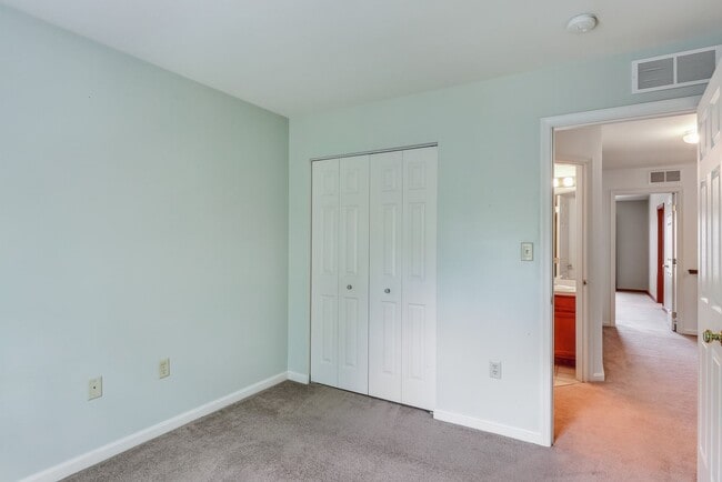 Building Photo - Three bedroom two and a half bathroom town...