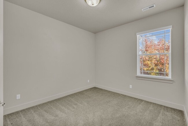 Building Photo - 1051 500 E