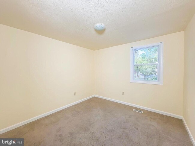 Building Photo - 673 Quail Dr