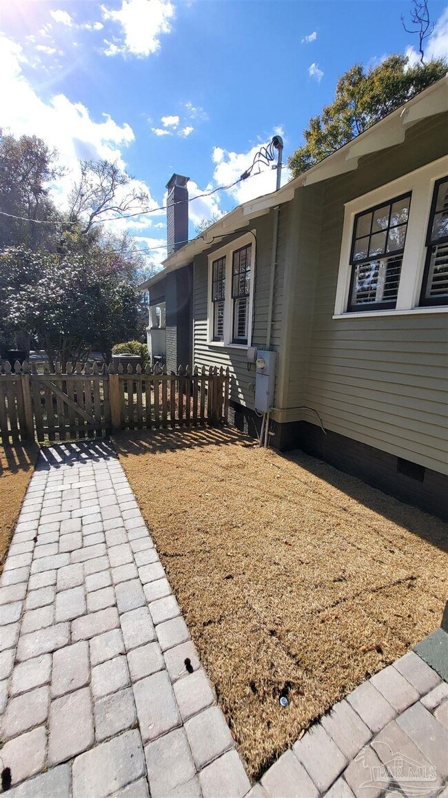 Building Photo - 1800 E Lloyd St