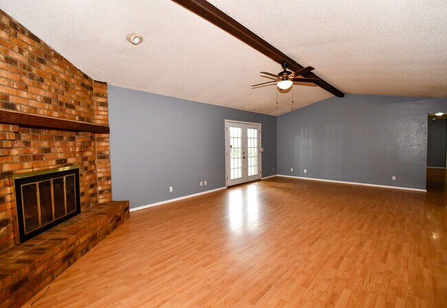 Building Photo - 4-Bed, 2-Bath Home in Broken Arrow Schools...