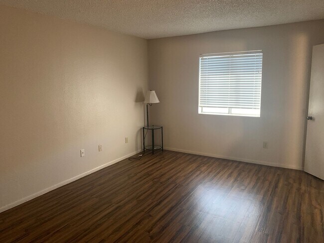 Building Photo - 953 W Cortez Ln