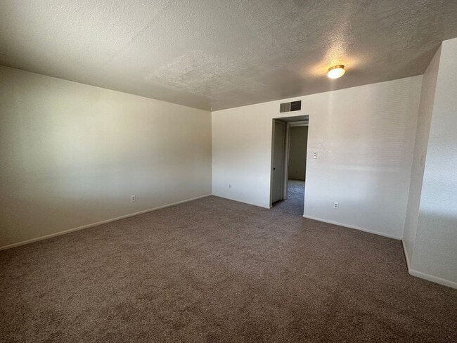 Building Photo - Two Bedroom, One Bathroom Apartment available for rent in Bloomfield