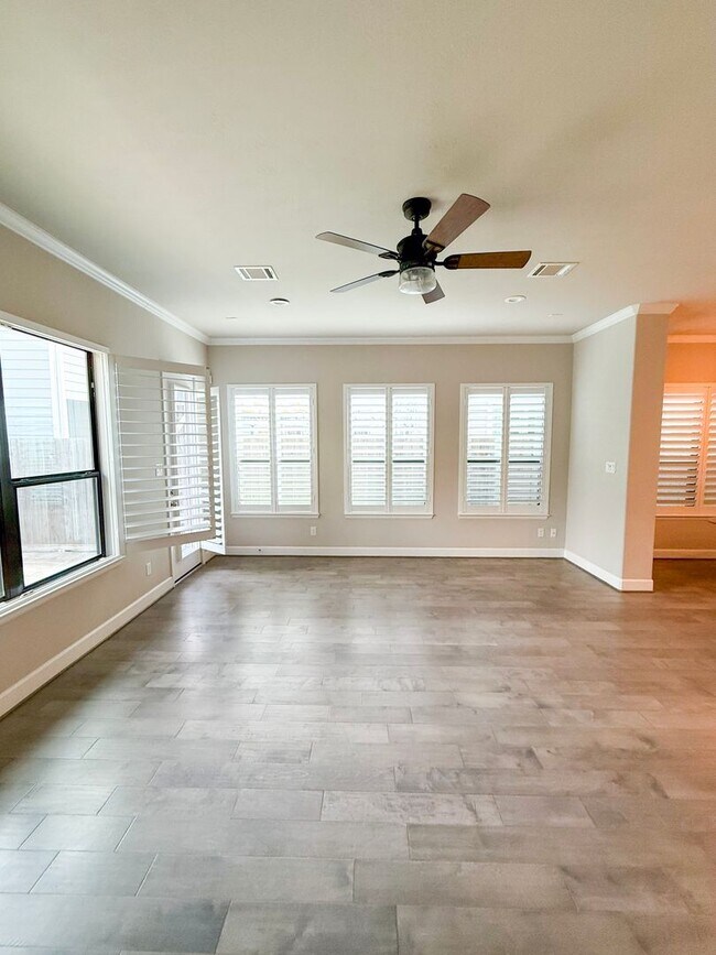 Building Photo - Come view this home located in the heart o...