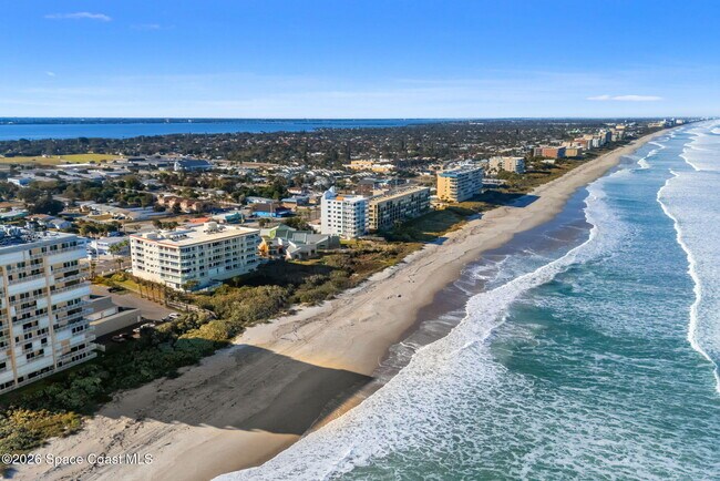 Building Photo - 925 N Hwy A1A