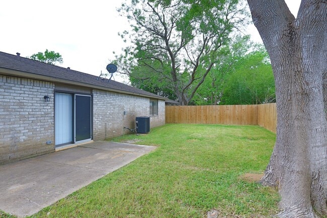 Building Photo - 24018 Reagon Canyon Dr