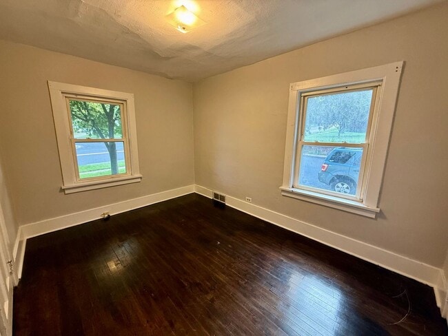 Building Photo - 3 Bed 1 Bath Single Family Home in Rothschild