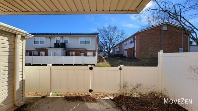 Building Photo - 422 Muirs Chapel Rd