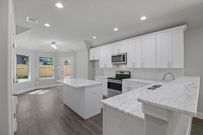 Building Photo - 2327 Harding St