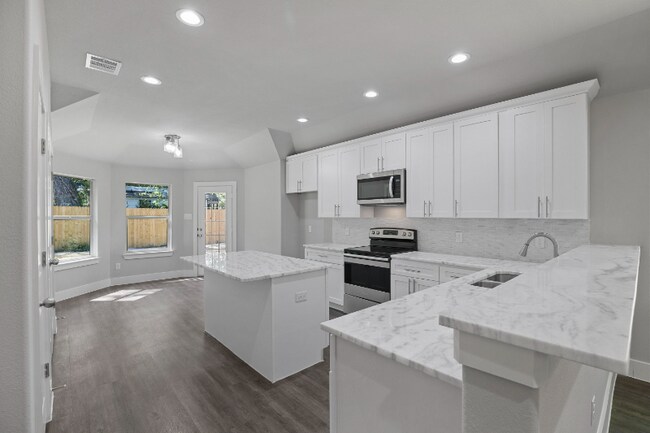 Building Photo - 2327 Harding St