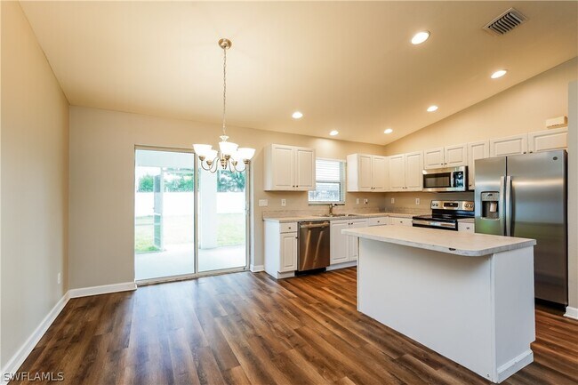 Building Photo - 617 SE 27th St