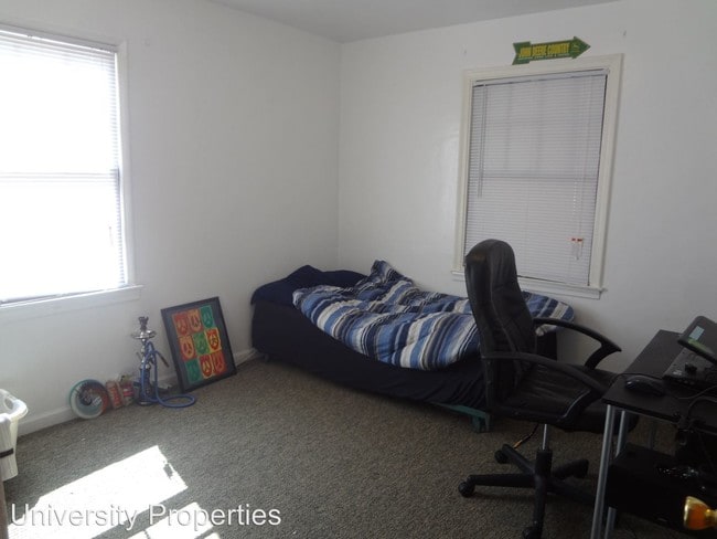 Building Photo - 5 br, 2 bath Room For Rent - 2901 Avondale