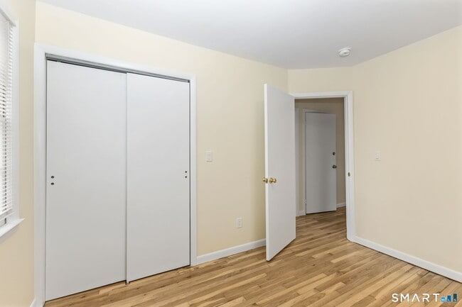 Building Photo - 17 Artic St