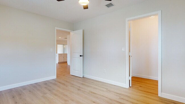 Building Photo - 4003 S Indian River Dr