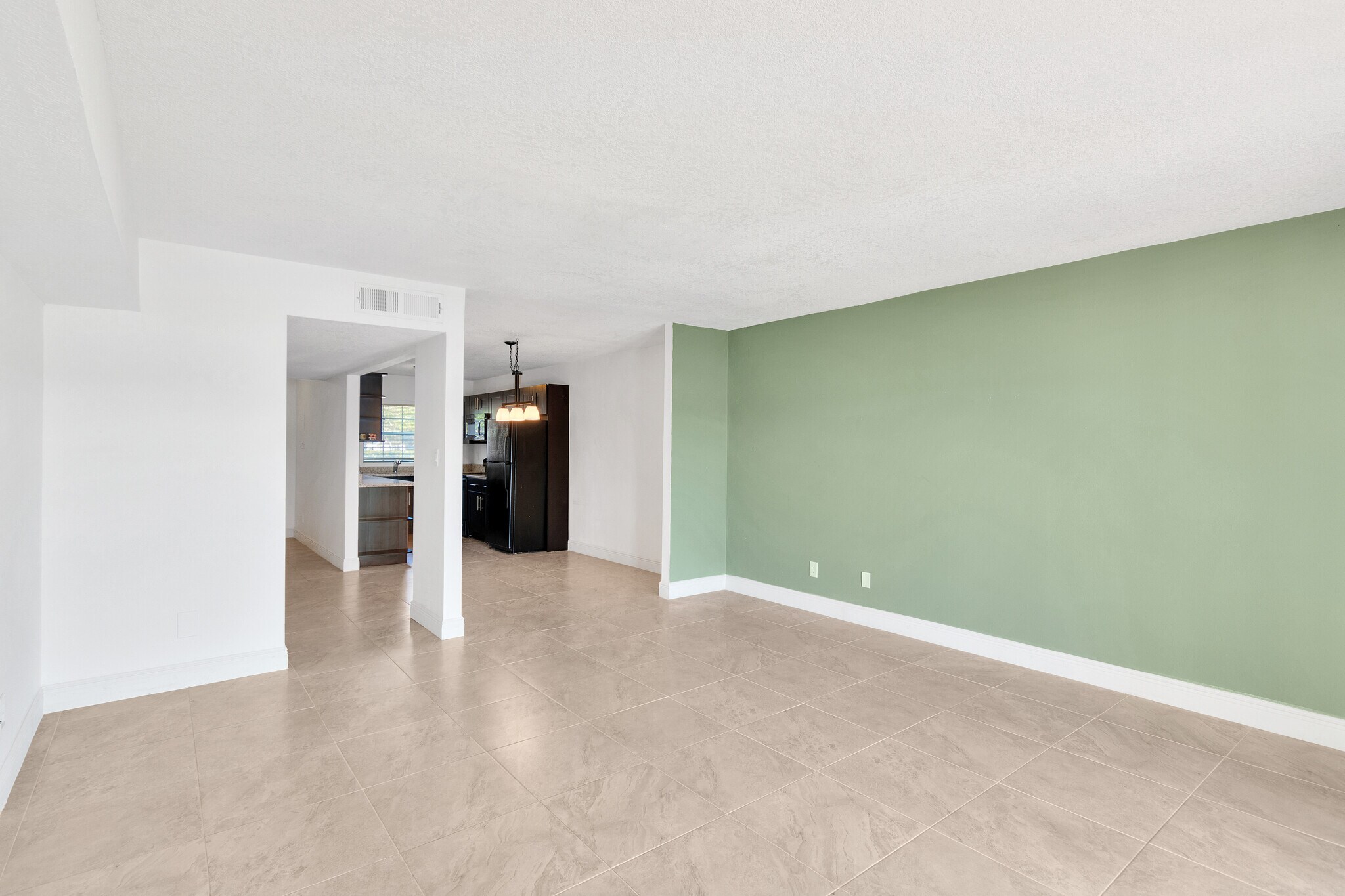 Building Photo - 3743 Pompano Dr SE