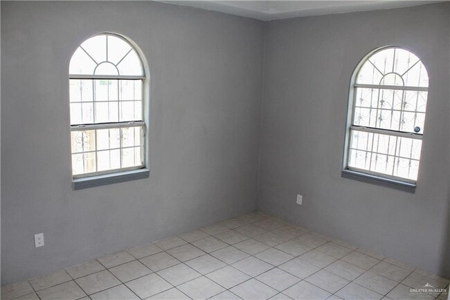 Building Photo - 1108 Arboledas Dr
