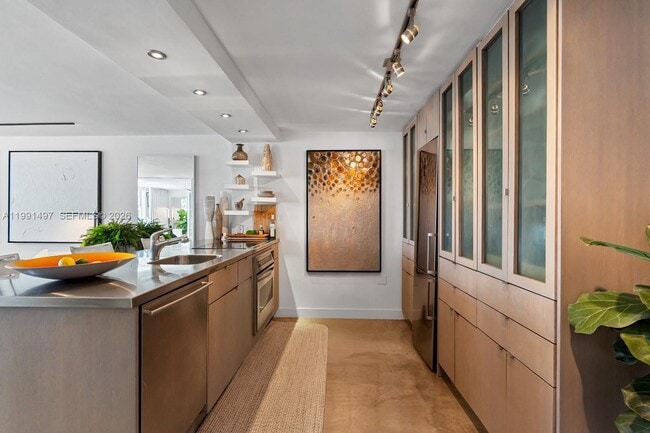 Building Photo - 5 Island Ave