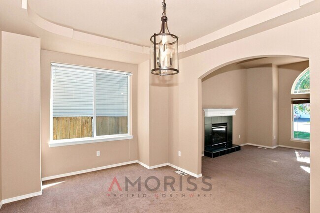 Building Photo - Spacious 4bd - 2.5ba Bonney Lake Home on Quiet Cul-de-Sac