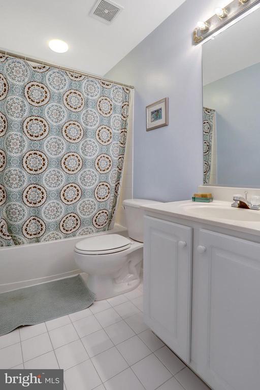 Building Photo - 5257 Bessley Pl