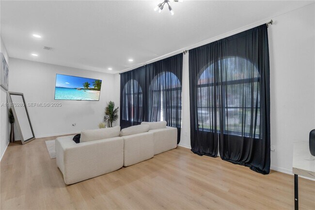 Building Photo - 3529 NW 29th Pl