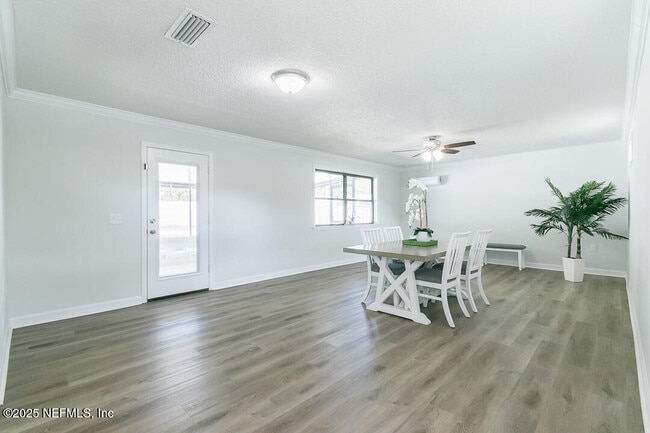 Building Photo - 6221 Ashwood Ln