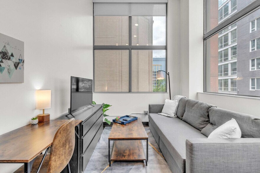 Building Photo - 800 Penn Ave