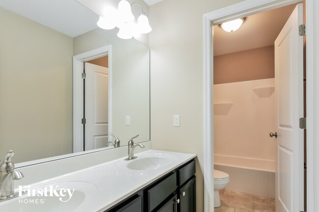 Building Photo - 678 Lost Canyon Blvd