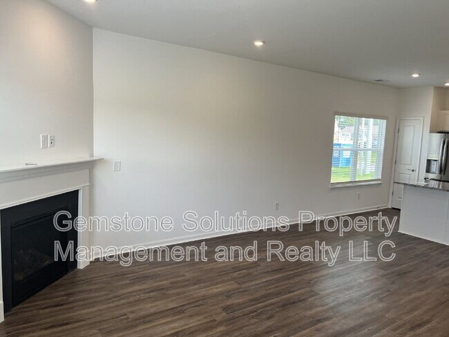 Building Photo - 2213 Zeva Cir