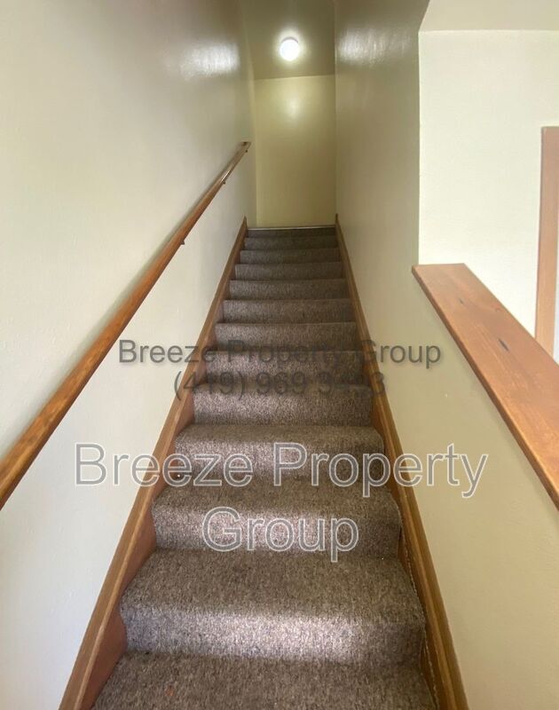 Building Photo - 3045 N Ontario St