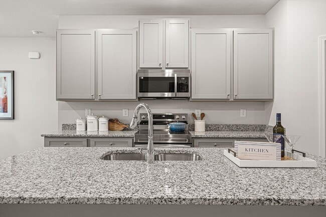 Building Photo - FULLY FURNISHED3 Bed 2.5 bathroom townhome in Gainesville!