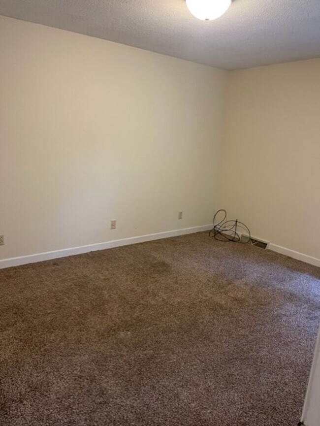 Building Photo - Duplex Spartanburg