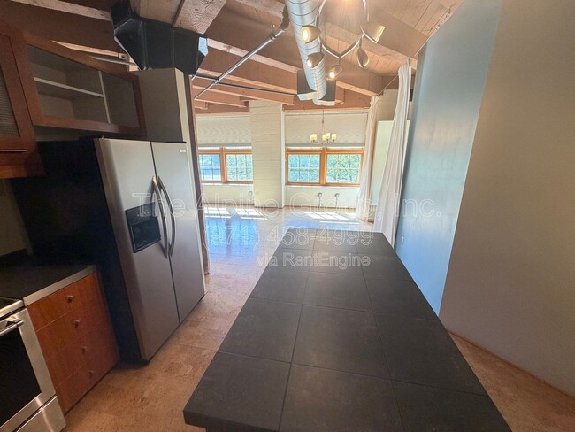 Building Photo - 1420 NW Lovejoy St