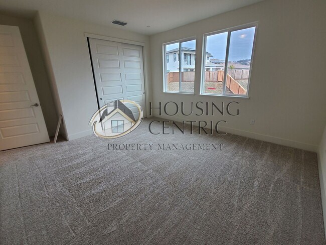 Building Photo - 8067 Grant Dr