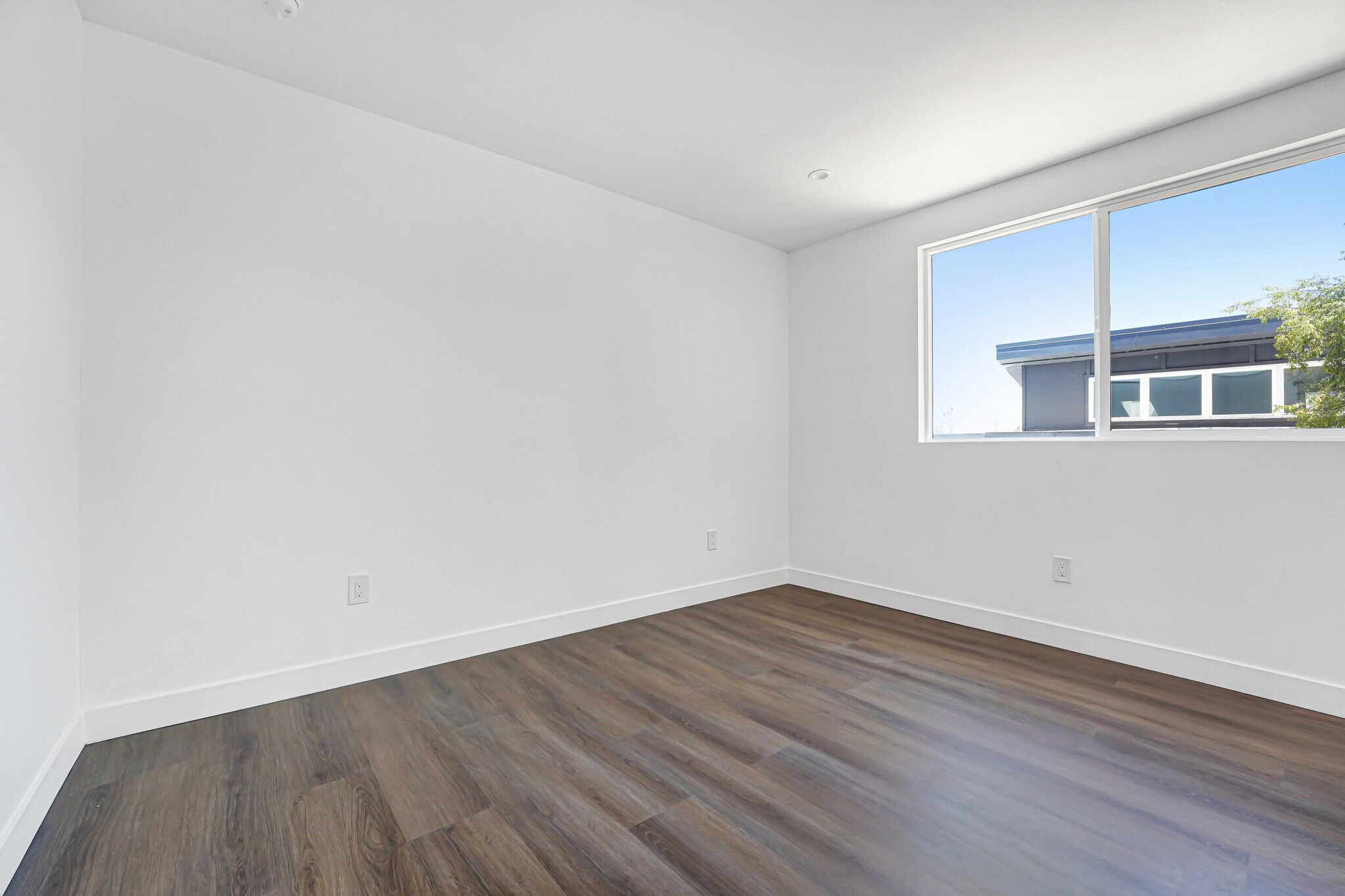Building Photo - 358 N Chicago St