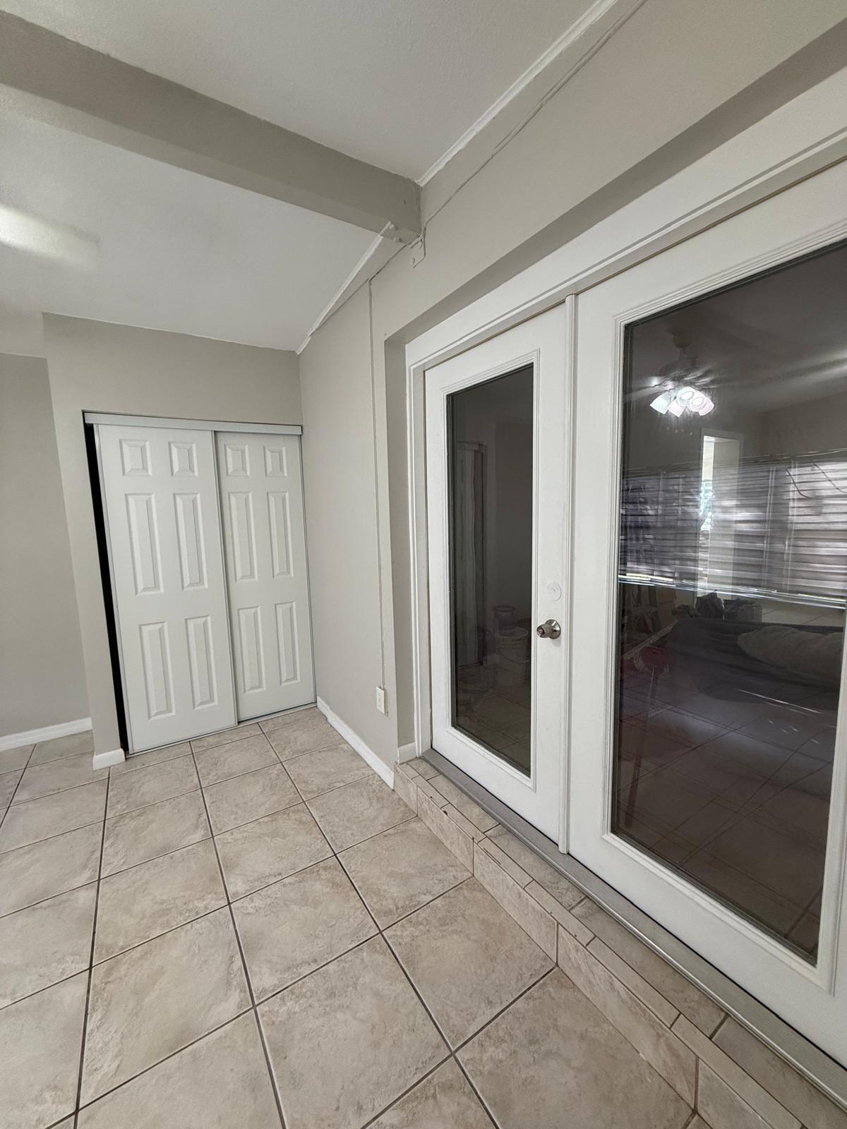 Building Photo - 3196 Normandy Dr