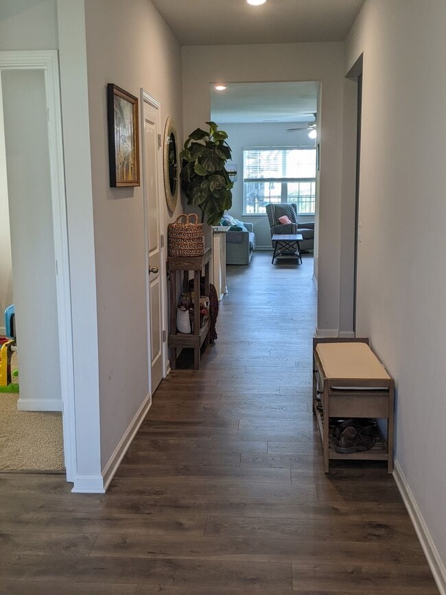 Building Photo - Spacious 4BR Home in Cul-de-Sac with 2-Car...