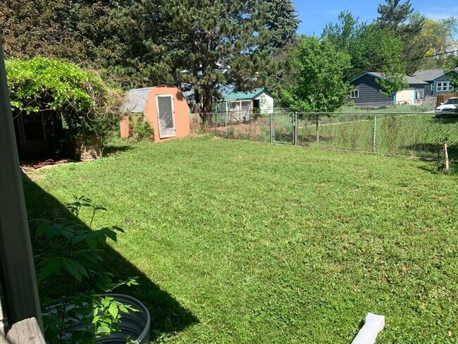 Building Photo - 910 Bungalow Ct