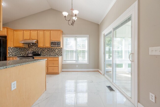 Building Photo - 1701 Stratford View Dr