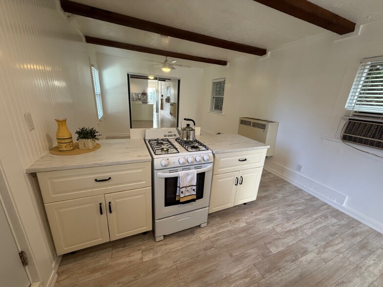 Building Photo - 190 Lubeck Rd