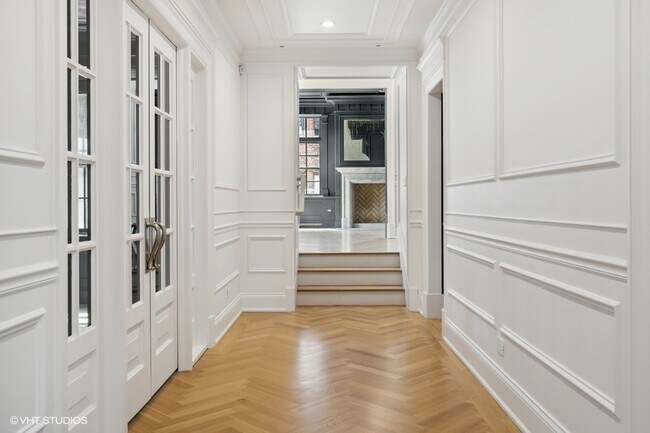 Building Photo - 2700 N Lakeview Ave