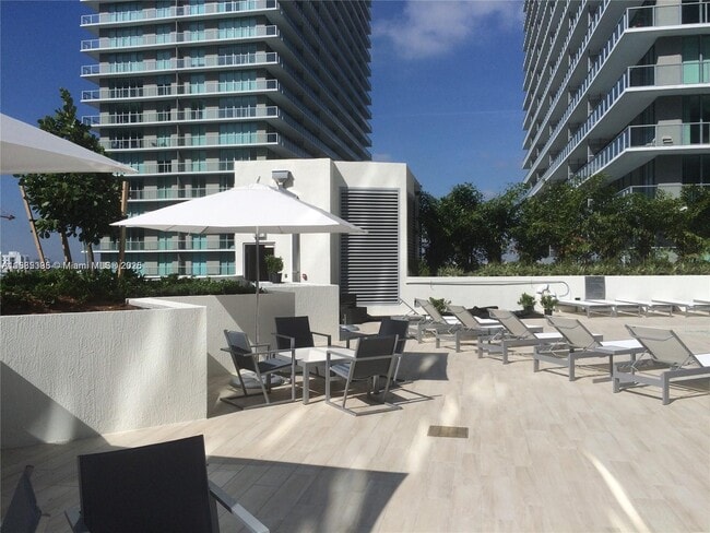 Building Photo - 1100S S Miami Ave