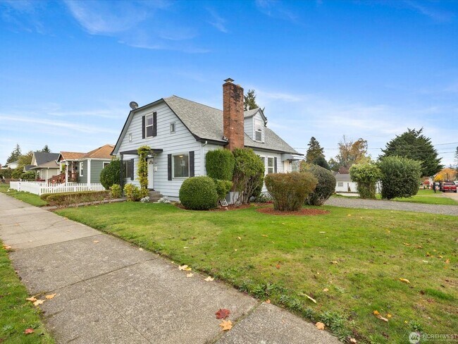 Building Photo - 2431 Pine St