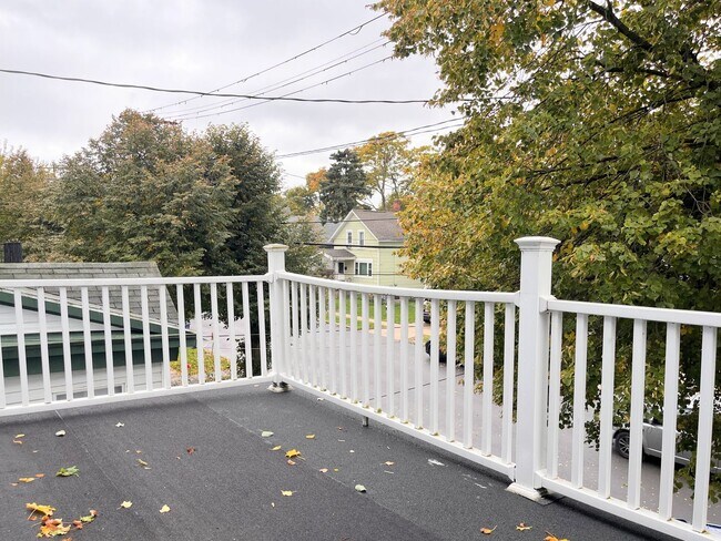 Building Photo - 1025 West Ave