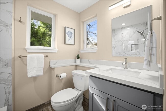 Building Photo - 6423 Ellis Ave S