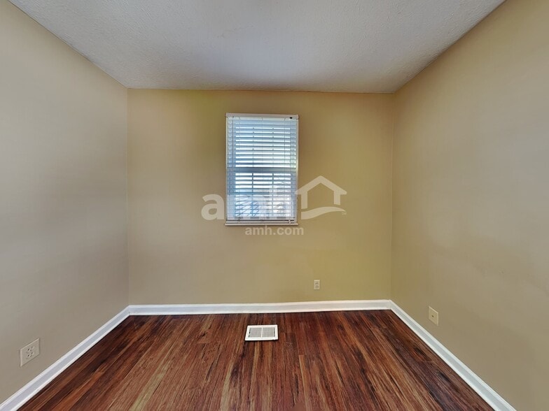 Building Photo - 2011 Lassiter Dr