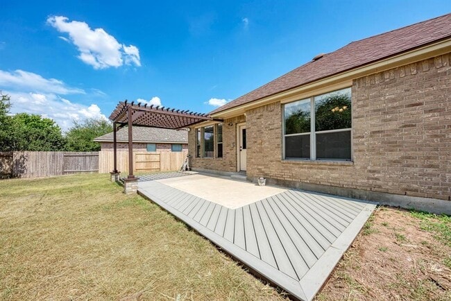 Building Photo - 108 Latitude Ln