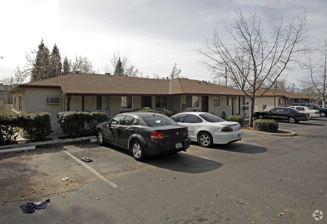 Building Photo - 2630 Darwin St