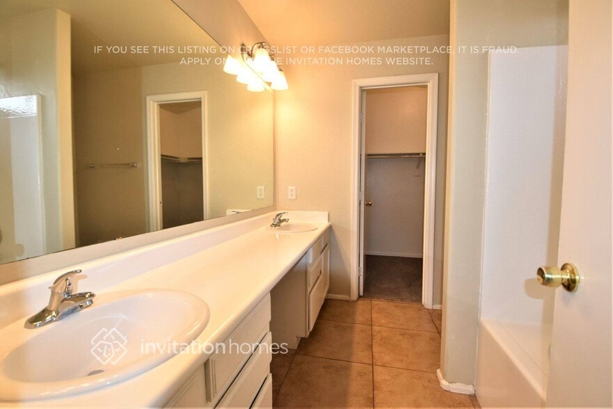 Building Photo - 10307 W Denton Ln