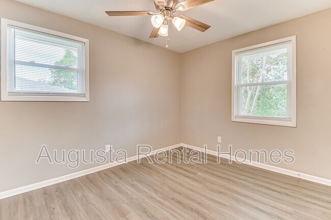 Building Photo - 2328 Prague Ct