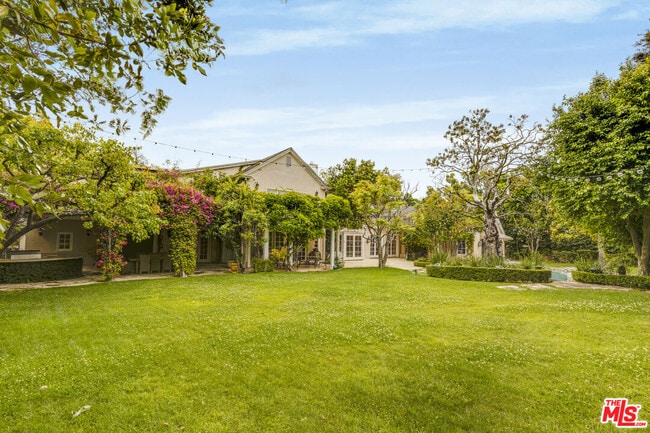 Building Photo - 821 Whittier Dr